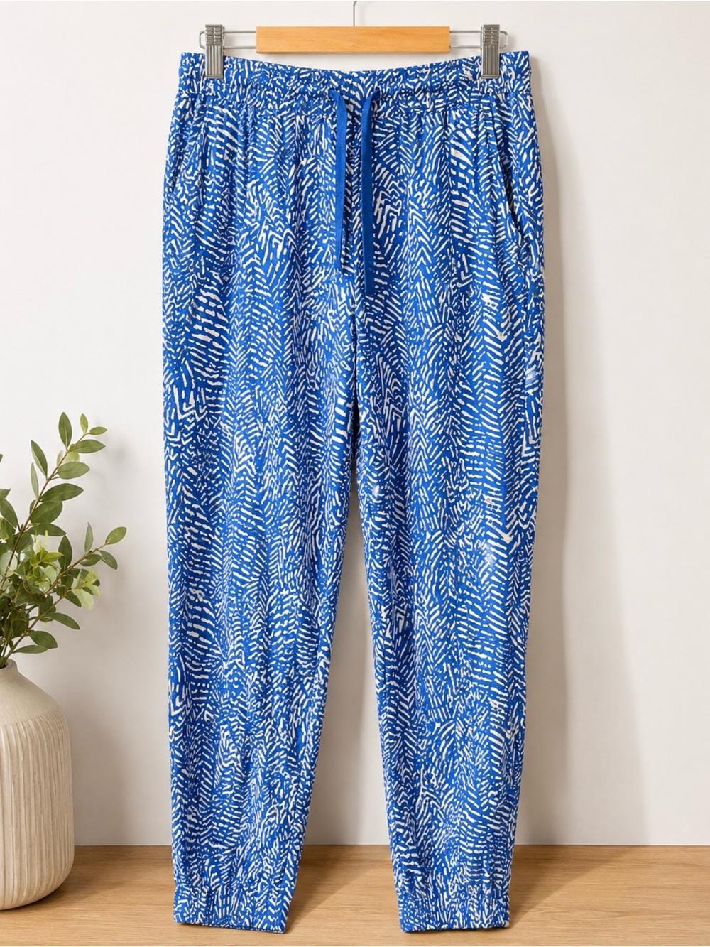 Forever 21 Blue & White Printed Drawstring Joggers